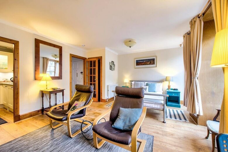 Royal Mile Apartment For Two - Location, Location!