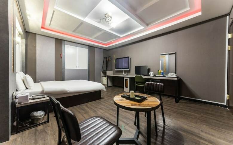 Hotel No.1