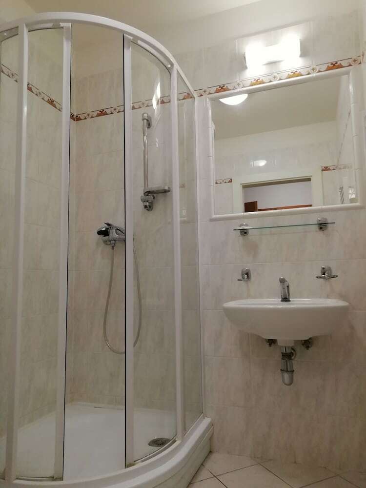 Hotel 28