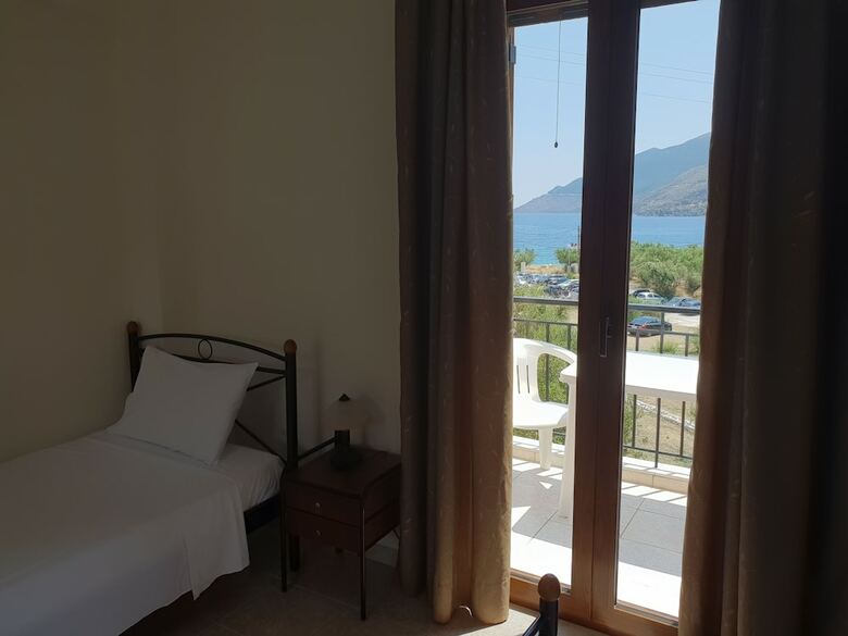 Domaine Papakonstantis Apartments To Let