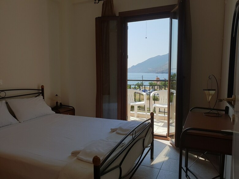 Domaine Papakonstantis Apartments To Let