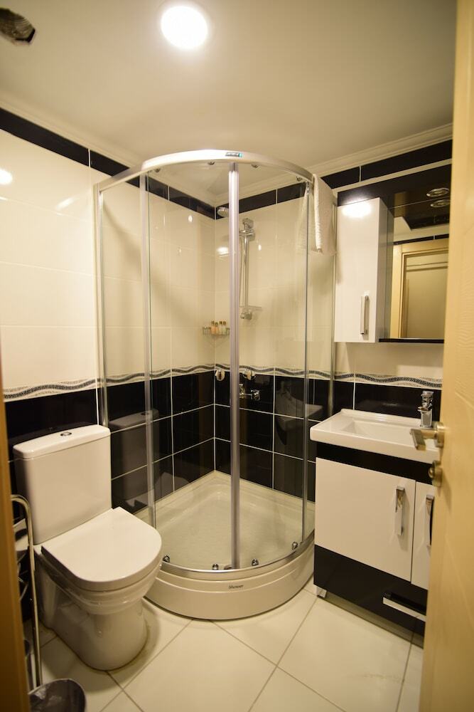 �zdemir Palas Hotel