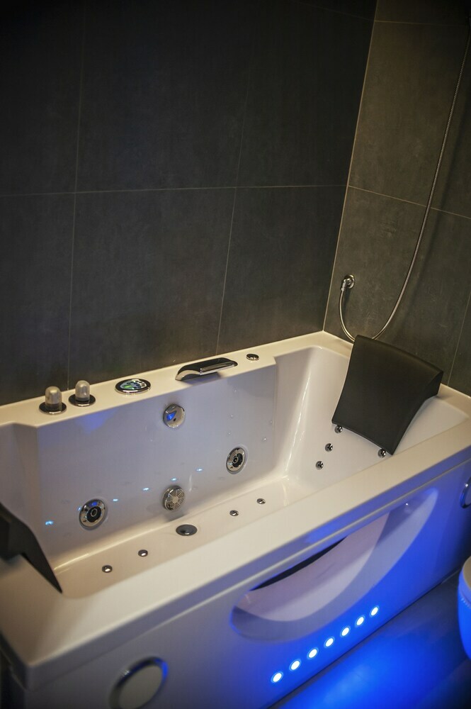 Aparthotel Jacuzzi Glass-house Central Station