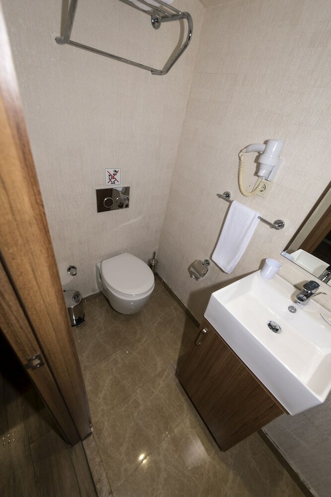 B Guest Hotel