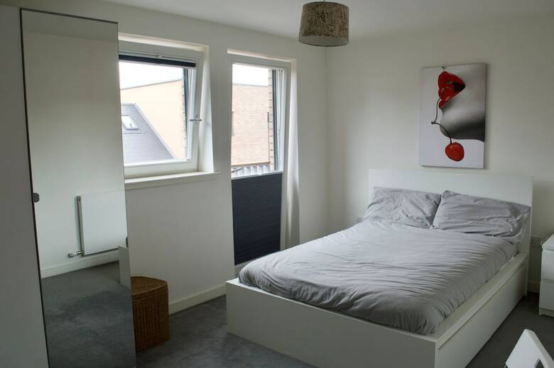 Modern 2 Bedroom Apartment With Parking