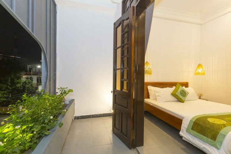 Hotel Purple Hue Bnb Central Hub