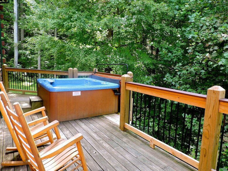 Wolfsong Lodge - Five Bedroom Cabin