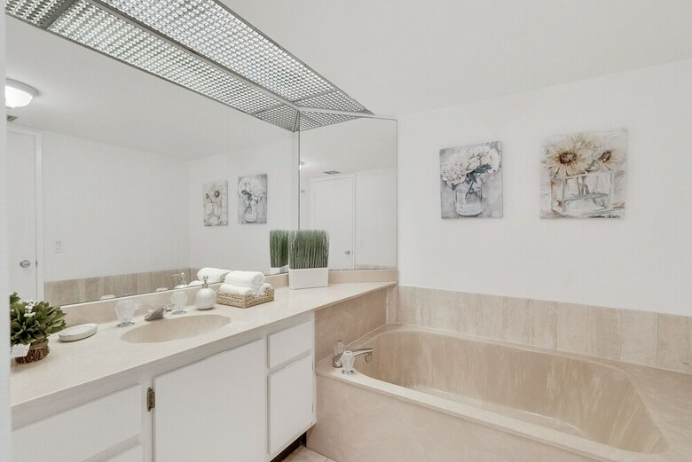 The Grand Condos By Edgewater One Ir