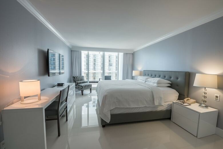 The Grand Condos By Edgewater One Ir