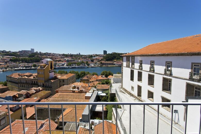 Rva S�o Jo�o Novo Apartments