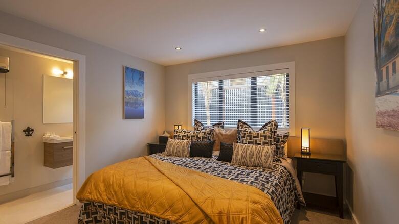 Kohanga Luxury Lakeside Villa