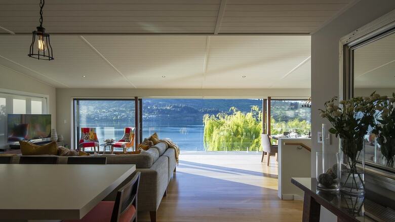 Kohanga Luxury Lakeside Villa