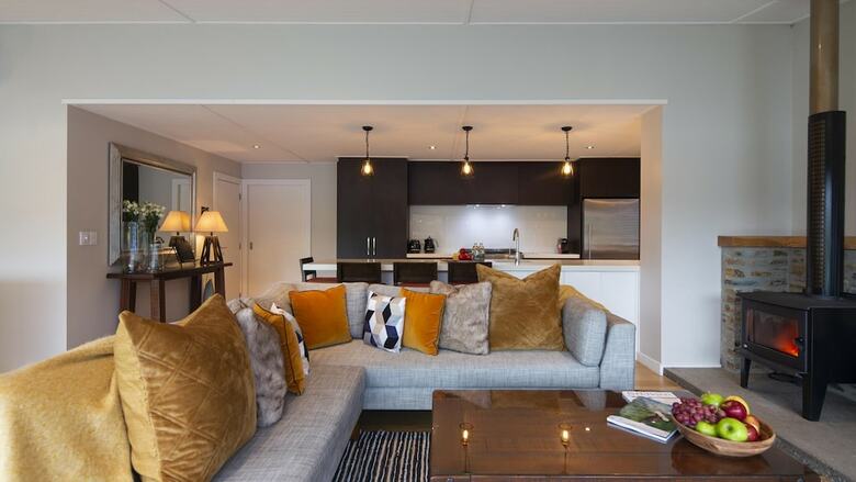 Kohanga Luxury Lakeside Villa
