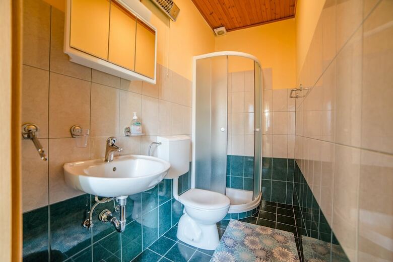 Apartamentos App And Rooms Nela Hum