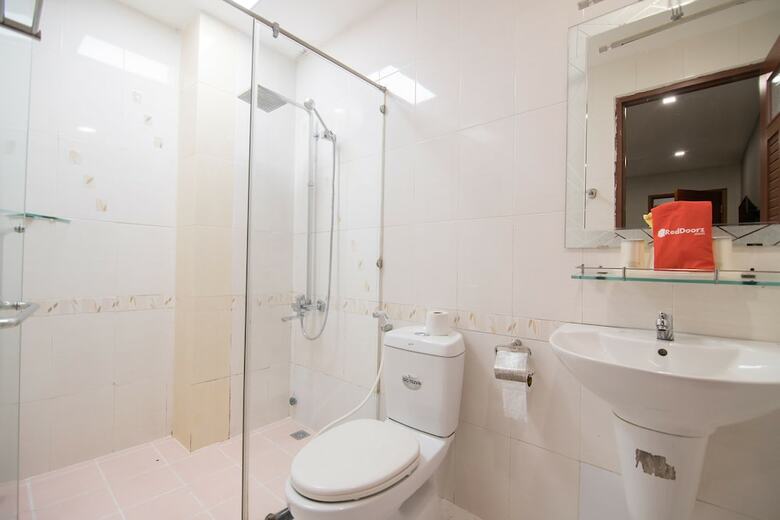 Hotel Reddoorz Plus Near Saigon Centre
