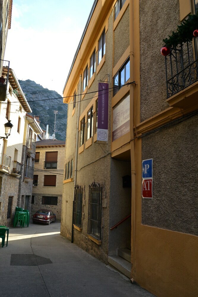 Pension Tres Puentes Anguiano