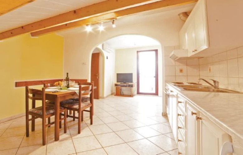 Apartments Bareti?