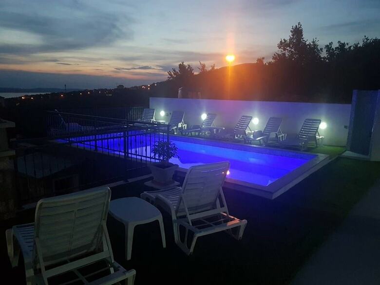 Apartments Bareti?