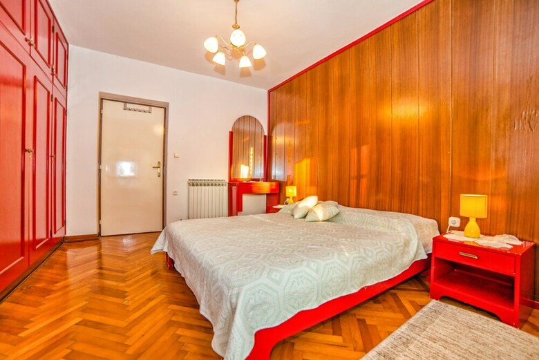 Apartamentos Holiday House Nada