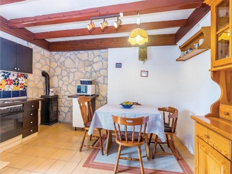 Holiday House Mali Raj