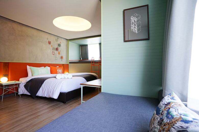 Samsen Street Hotel