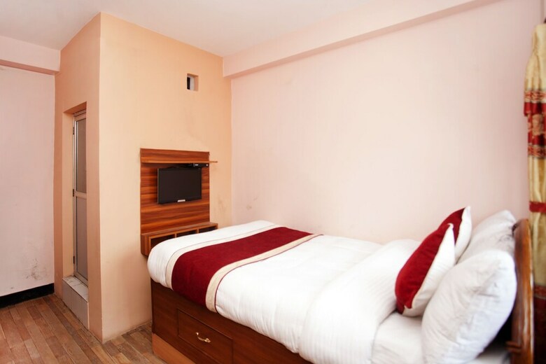 Oyo 372 Hotel Happy Inn