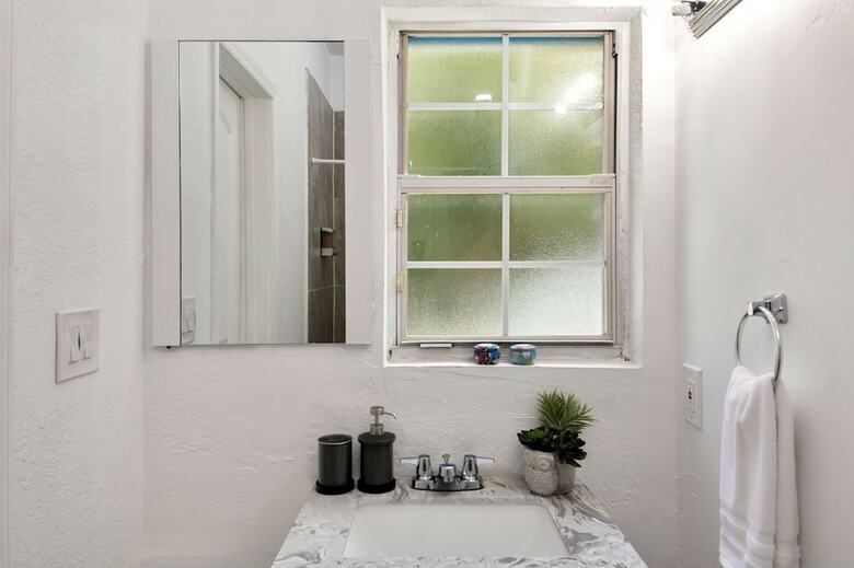 Lovely Apartment 10mins From Beach, 2mins To Mall