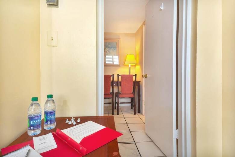 Gorgeous 1br Apartment, A Walk From The Beach