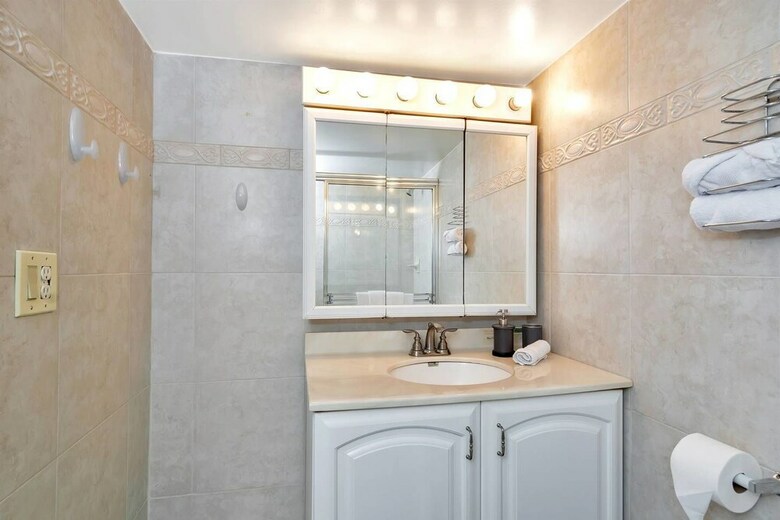 Apartamentos Gorgeous Gem, Walk From The Ocean!!