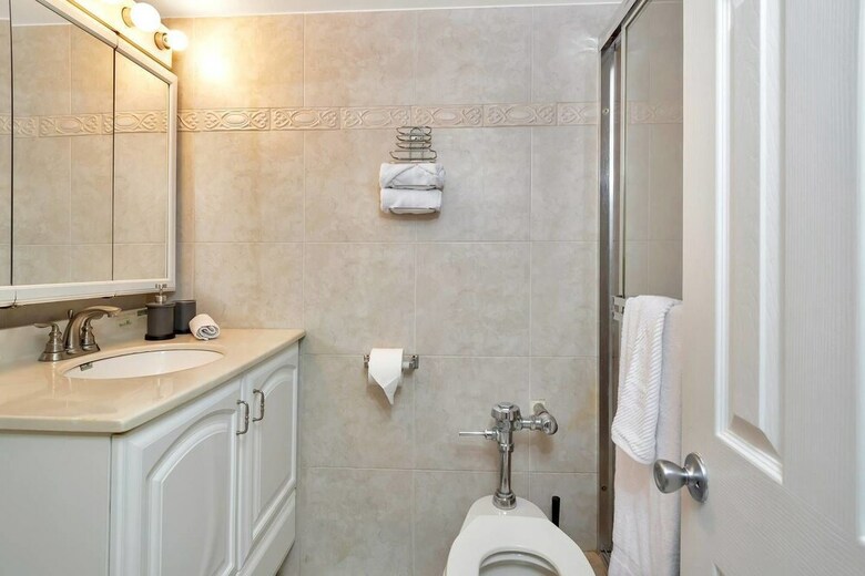 Apartamentos Gorgeous Gem, Walk From The Ocean!!