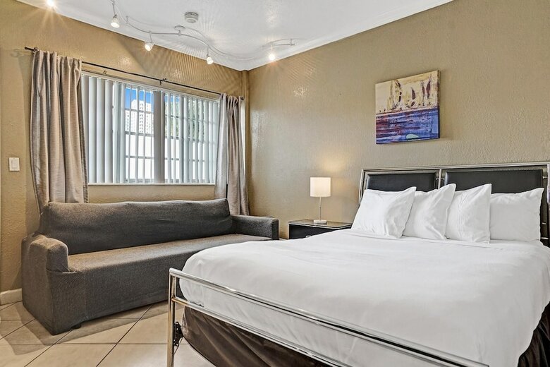 Apartamentos Gorgeous Gem, Walk From The Ocean!!
