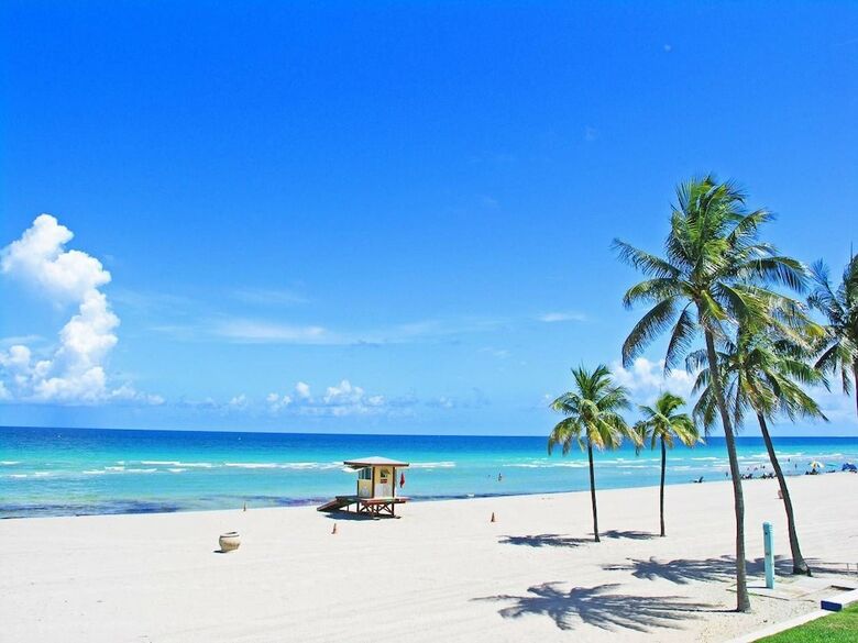 Apartamentos Lovely Little Studio With Pool, Hallandale Beach:)
