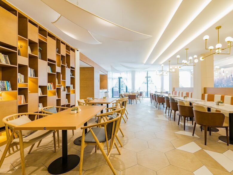 Atour Hotel Zhongshan Square Dalian