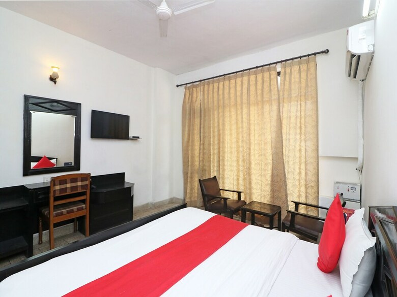 Hotel Oyo 26825 Corbett Inn