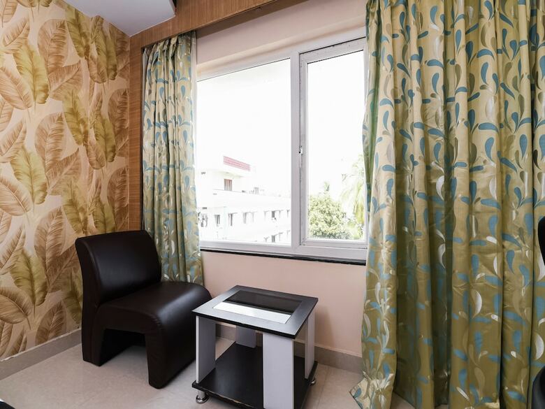 Hotel Capital O 29581 Rohini Jazz