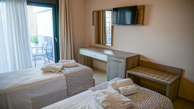 Agnes Deluxe Hotel
