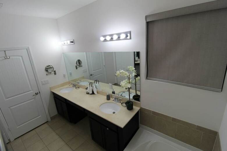 4br 3ba House In Miami By Asvr-12748