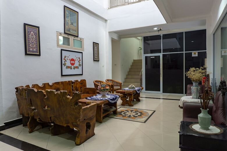 Hostal Oyo 916 Bintara Guest House