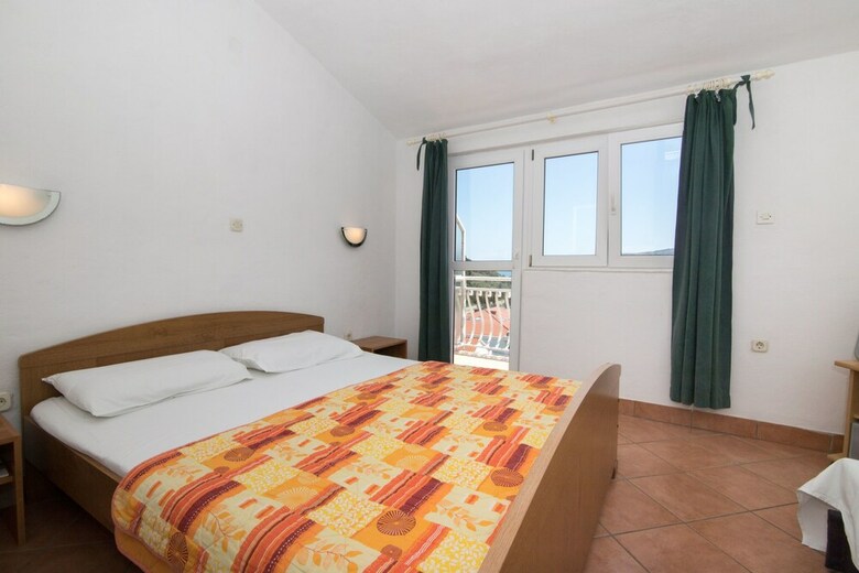 Apartments Jakov
