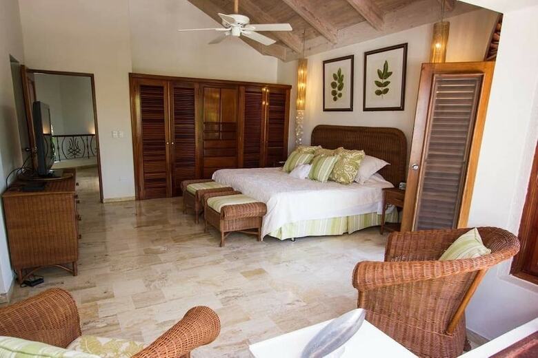5br 4.5ba Las Pi�as Cdc Villa By Asvr
