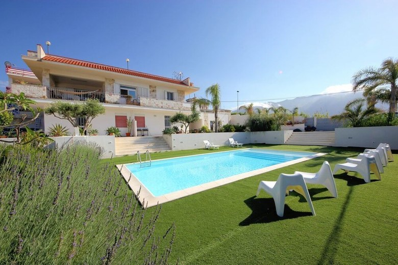 Villa Iris