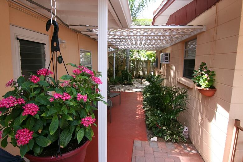 Tropical Villas Of Venice Beach