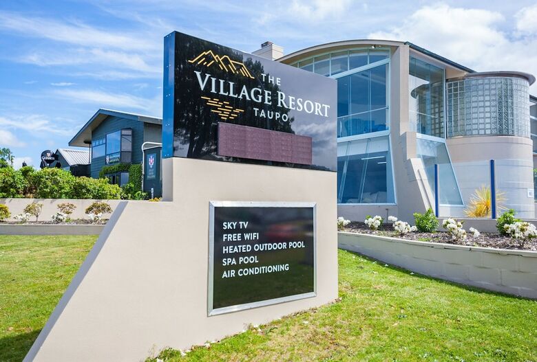 Aparthotel The Village Resort