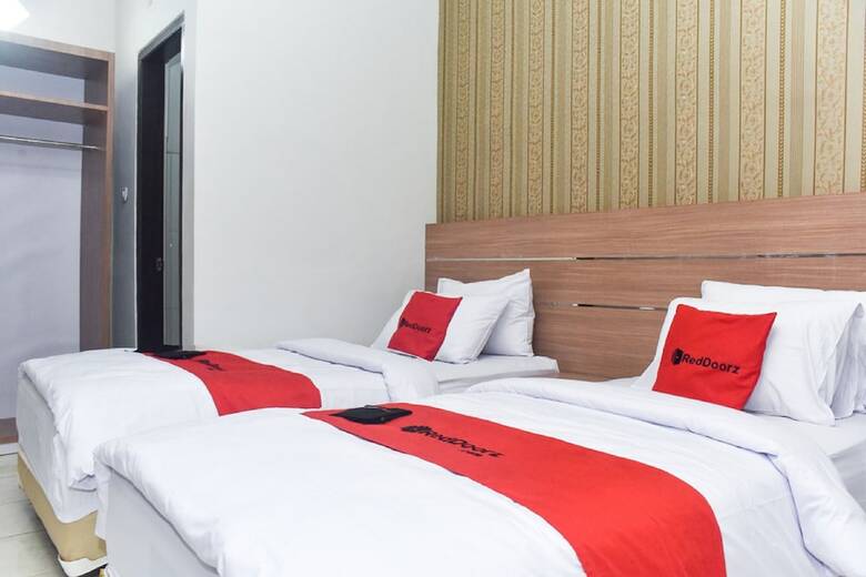 Hotel Reddoorz Plus Near Malang Town Square