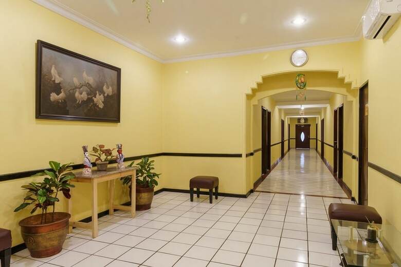 Hotel Reddoorz Plus Near Ancol