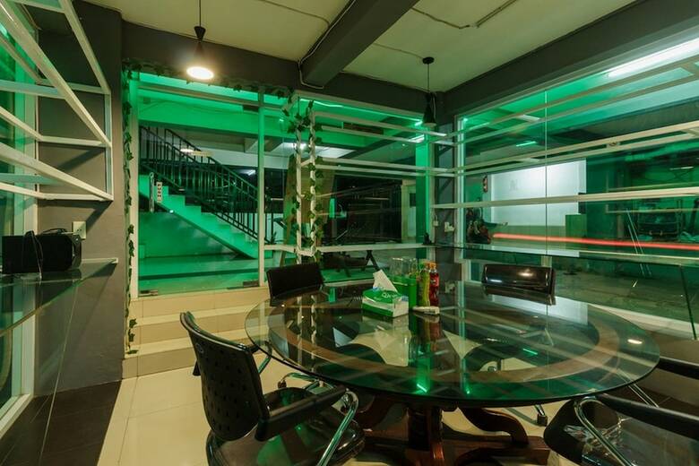 Hotel Reddoorz Premium @ Ampera Raya 2