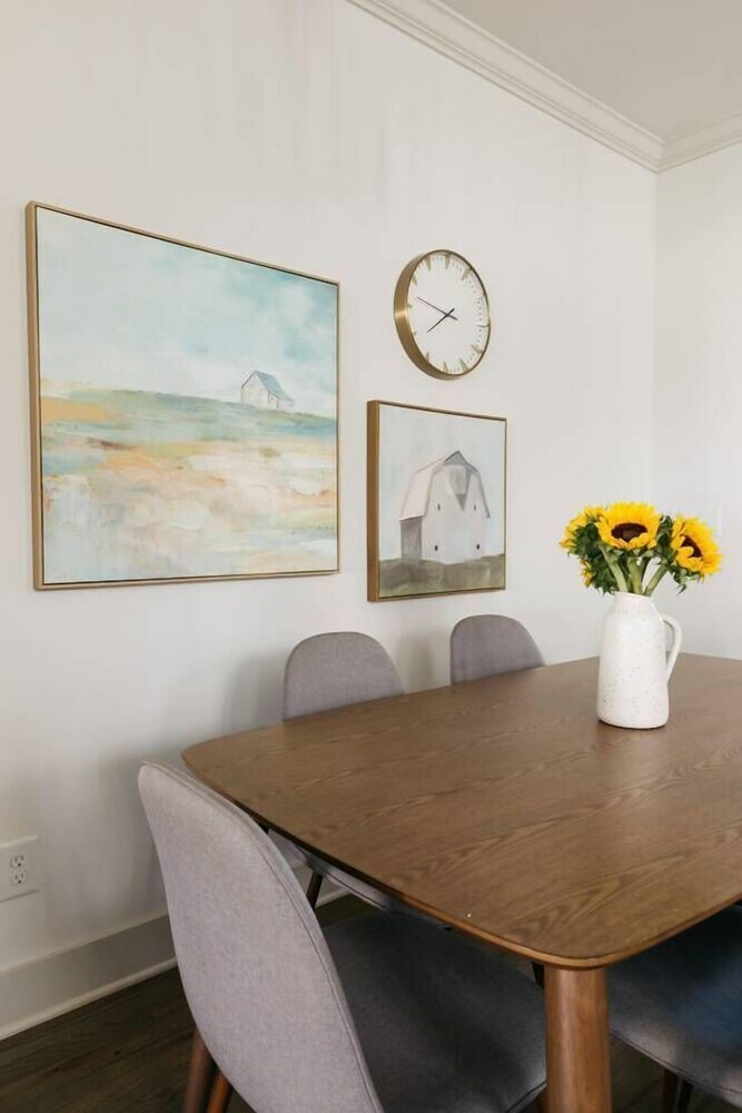 Refreshing 3br/3ba Townhouse Mins To Dt By Domio