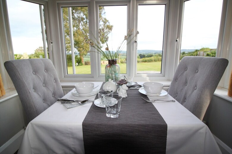 Bed & Breakfast Stay At No.2