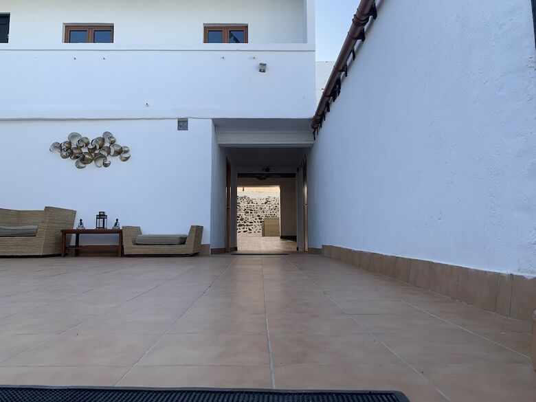Hotel Valtisya House Pool & Airport