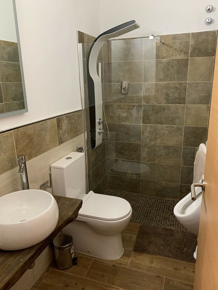 Hotel Valtisya House Pool & Airport